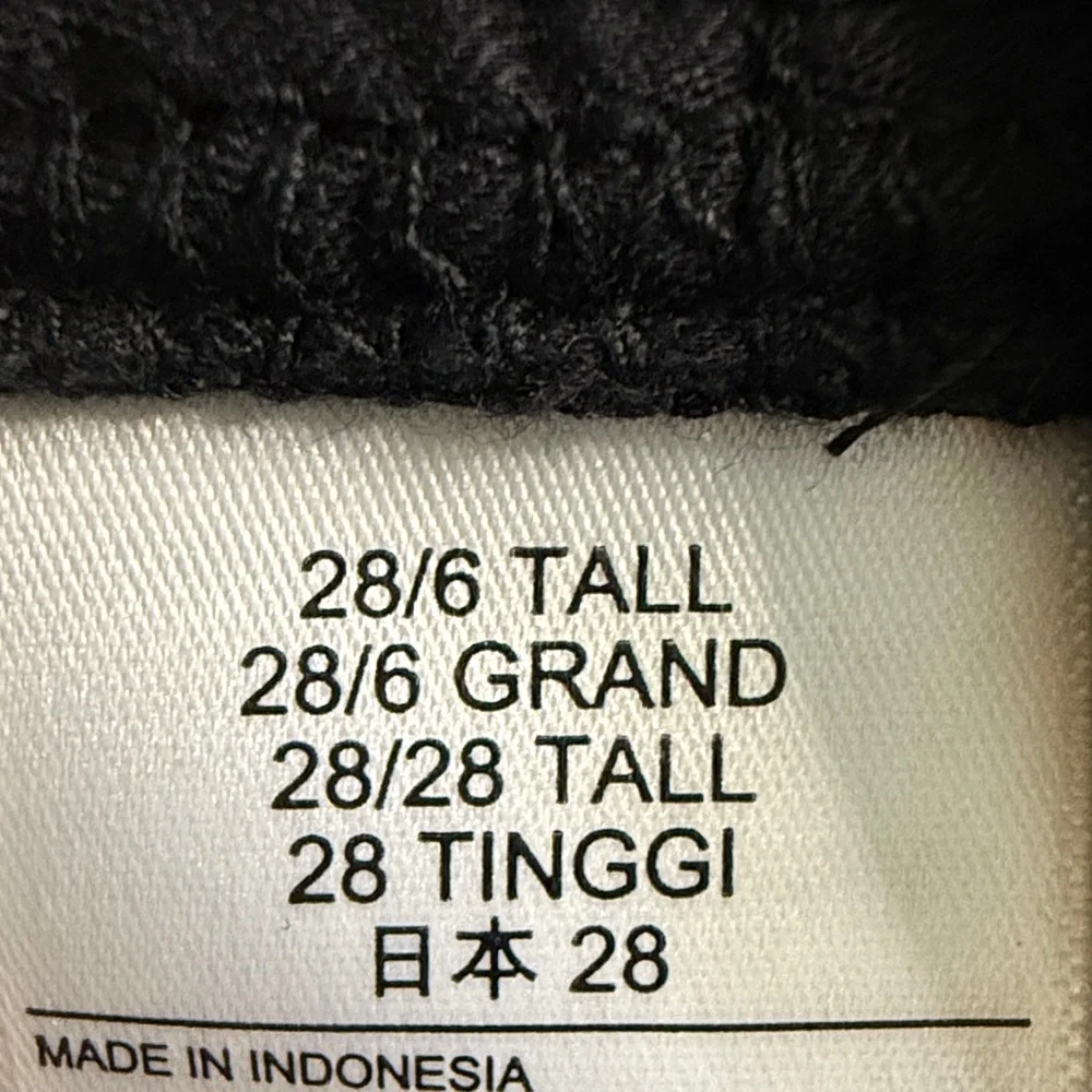 GAP Women's Cheeky Straight Leg High Rise in Black Faux Leather - Picture 9 of 10